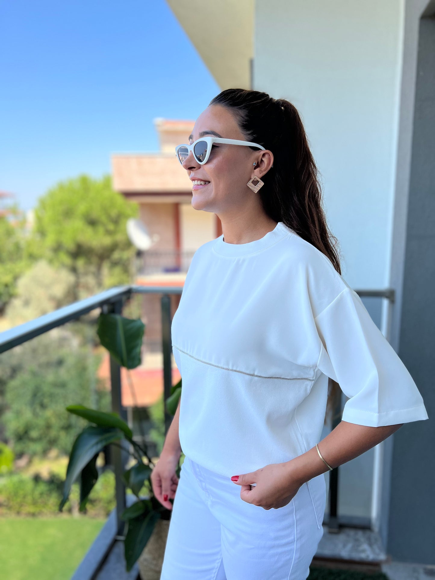 Arli Beyaz Taş Şeritli Tişört