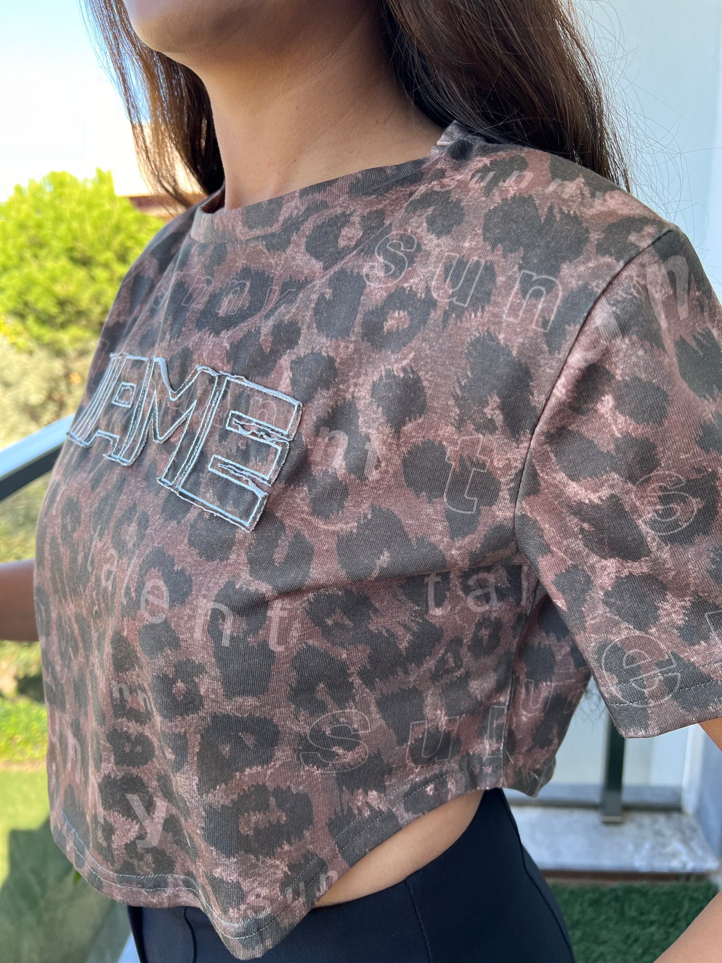 Leopar Desenli Nakış Detaylı Tişört